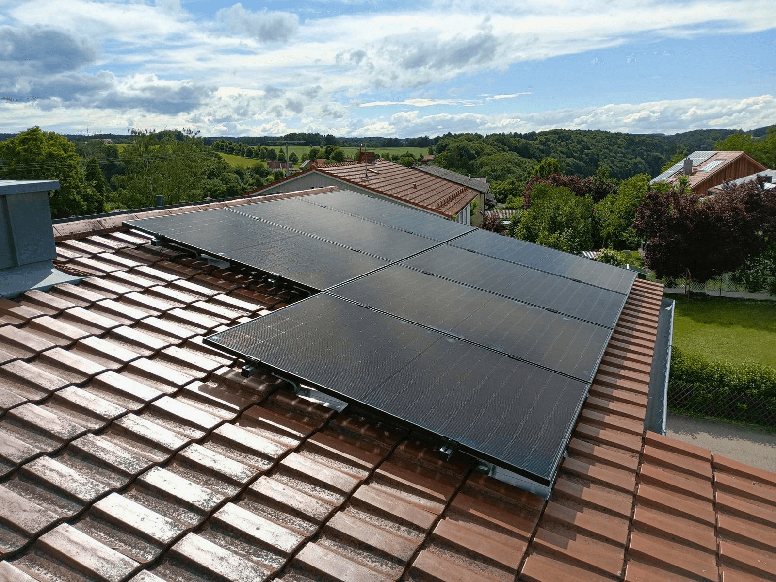 Photovoltaikanlage auf einem Reiheneckhaus in Laaber